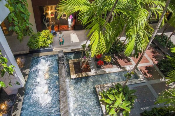 The fountain near the Bal Harbour shops
